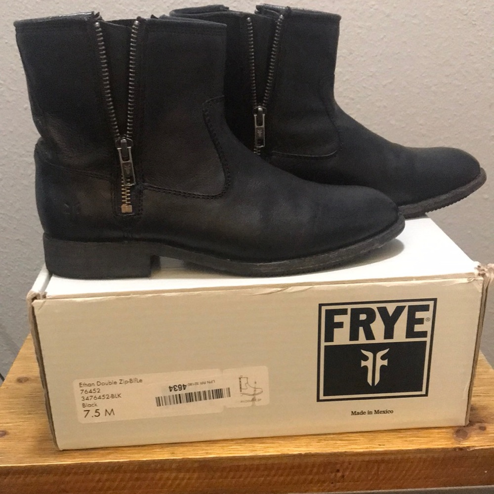 Frye Women's Ethan Double Zip Bootie Size 7.5B